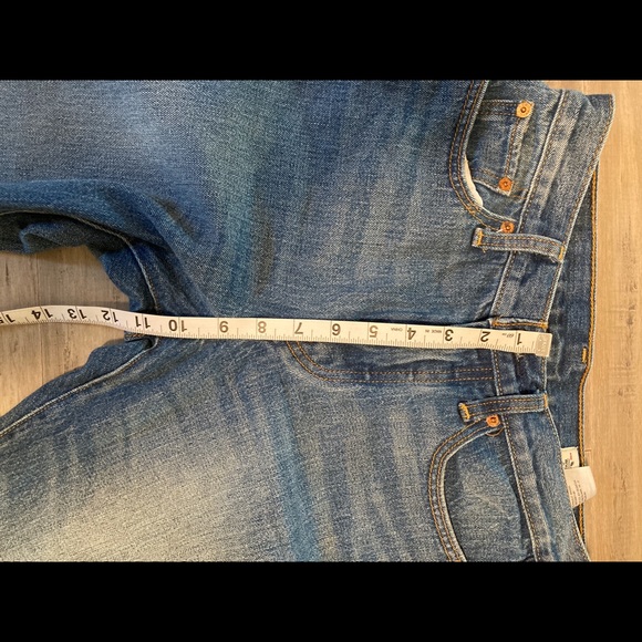 Levi’s White Oak Cone Denim Wedgie Jeans with Raw Hem - Picture 5 of 8